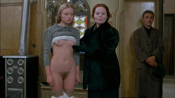 Die lockige Hottie Alina Lopez fickt ihren Patienten