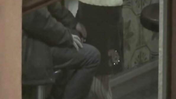 Alice Lighthouse ist eine atemberaubende Blondine, die einen Schwanz braucht