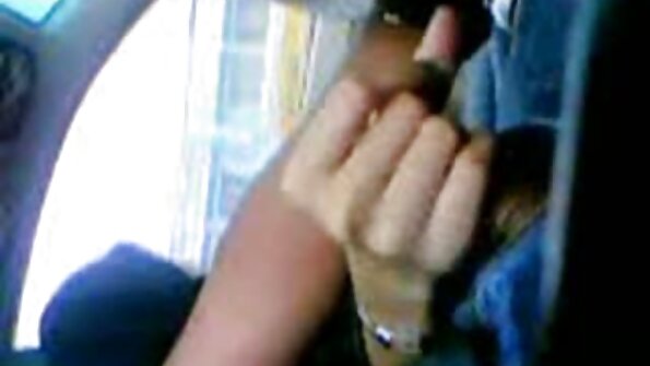 ਸ਼ਾਨਦਾਰ MILF ਜੇਸਾ ਰੋਡਸ ਦੋ cocks ਉਸ ਨੂੰ fuck ਕਰਨ ਲਈ ਸਹਾਇਕ ਹੈ