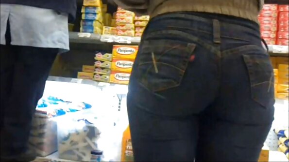 MILF ਨਿਕੋਲ ਵਾਈਸ ਕੁੱਤੇ ਸ਼ੈਲੀ ਵਿੱਚ ਕੁੱਕੜ ਨੂੰ ਪਿਆਰ ਕਰਦਾ ਹੈ