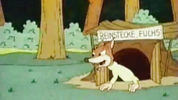 ਬਲੂ ਆਈਡ ਬੰਬਸ਼ੈਲ ਐਲੀ ਰਾਏ ਇੱਕ ਕਾਲੇ ਸਟੱਡ ਨੂੰ ਫੱਕਦਾ ਹੈ