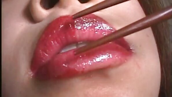 Die stilvolle MILF Cherie Deville hat einen heißen Dreier-Spaß