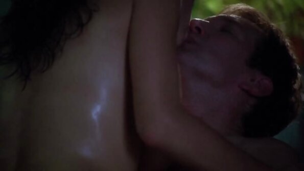 Die langbeinige Schönheit August Ames wird von einer BBC ruiniert