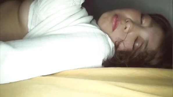 ਸੁਨਹਿਰੀ mommy Cherie Deville ਖੋਤੇ ਵਿੱਚ fucked ਪ੍ਰਾਪਤ ਕਰਦਾ ਹੈ