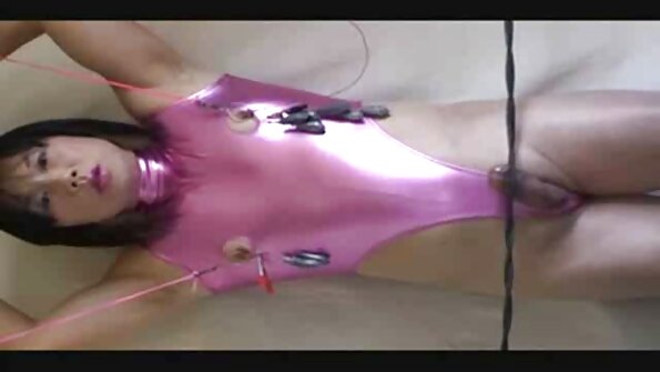 Sexy MILF Dava Fox ਉਸ ਨੌਜਵਾਨ ਡਿਕ ਲਈ ਪਹੁੰਚਦਾ ਹੈ