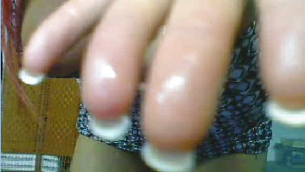 ਸਫੈਦ ਸਟੋਕਿੰਗਜ਼ ਵਿੱਚ ਸੁਨਹਿਰੀ ਹੈਲੀ ਰੀਡ ਦਾ ਵਿਸ਼ਲੇਸ਼ਣ ਕੀਤਾ ਜਾਂਦਾ ਹੈ