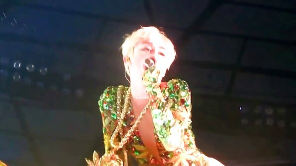 redheaded cougar Skyla Novea ਨਾਲ ਗਿੱਲੇ ਗੁਦਾ fucking