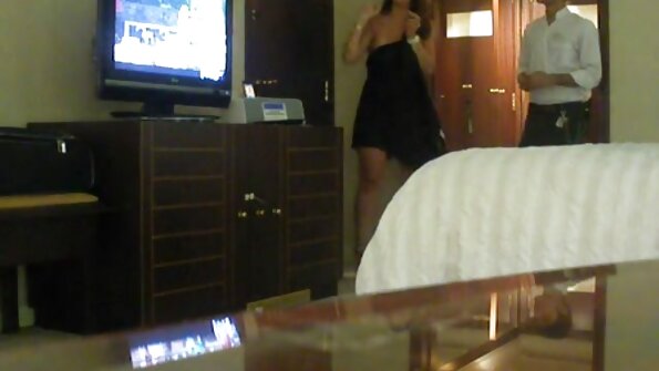 Diese blonde MILF hat eine unglaublich unterwürfige Seite