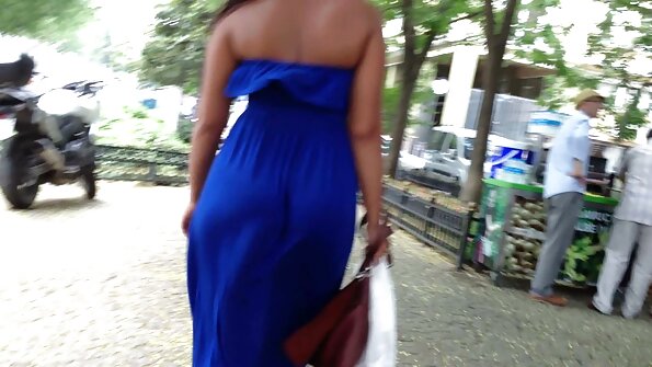 Maskierte Damen beschlossen, einen steifen weißen Schwanz zu teilen