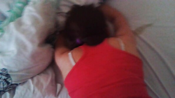 MILF Jade Jantzen gibt dem Typen im Büro einen Blowjob