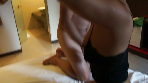 Izzi Lush lässt sich ihre Muschi von einem BBC zerstören