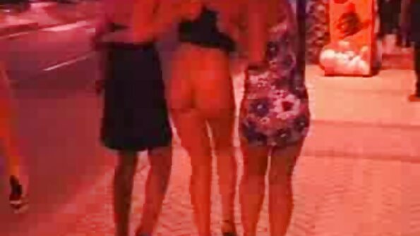 Rothaariges, nuttiges Dienstmädchen wird vom Chef gefickt