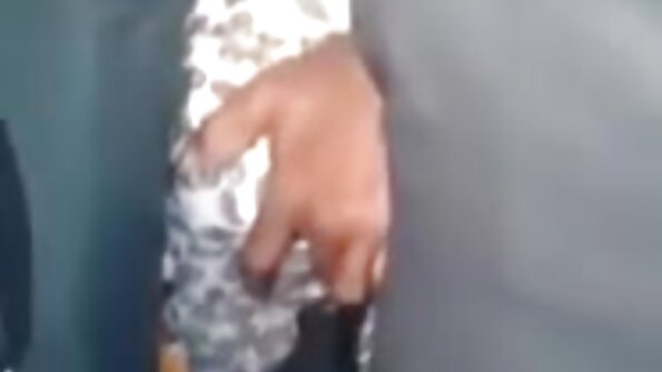 Busty ਮਾਡਲ Lela ਸਟਾਰ ਇੱਕ ਪੂਰੀ ਅਜਨਬੀ fucks