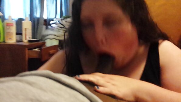 Amber Ivy ist eine rothaarige Schlampe mit einem perfekten Hintern