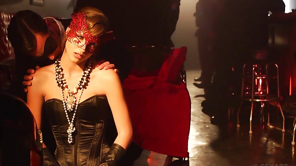 Tätowierte blonde MILF Kayla Green hat viel Spaß