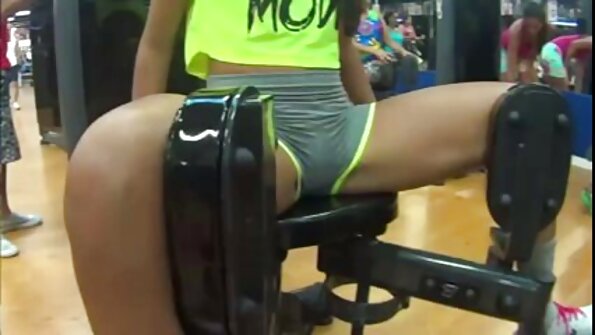 Die kurvige MILF Diana muss jeden Tropfen Sperma schlucken