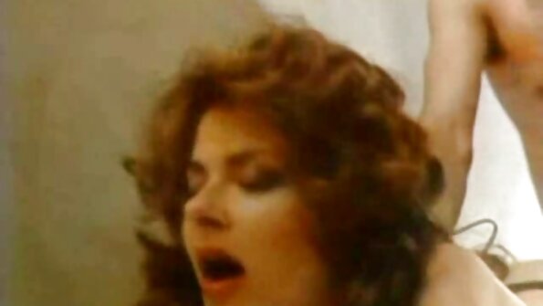 Großer schwarzer Schwanz weiß, wie man dem blonden Baby gefällt