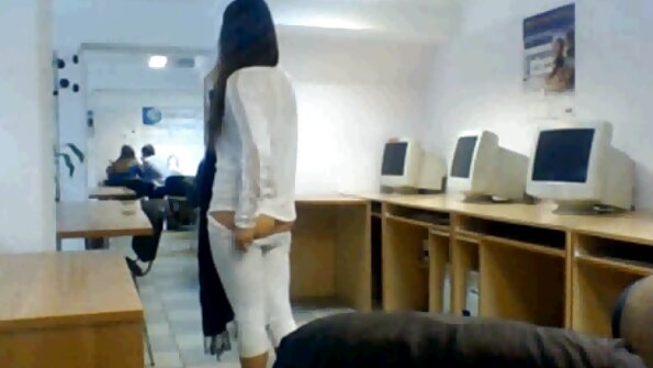 Weiße blonde Schlampe lässt sich leidenschaftlich in die Muschi knallen