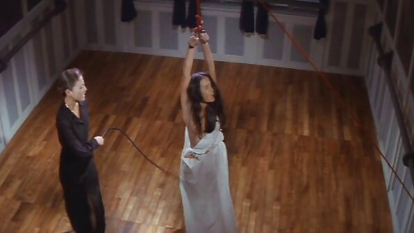 Fitnesssüchtige Hottie wird im örtlichen Fitnessstudio gefickt