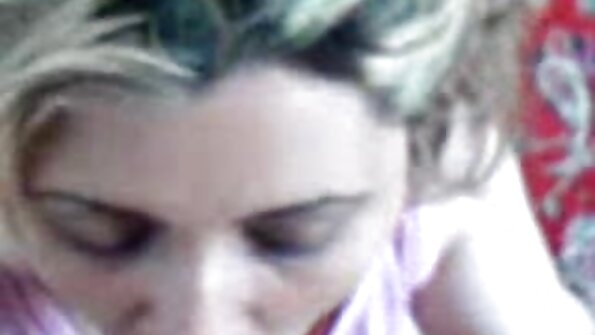 Die mutige Schönheit Dani Daniels fickt zwei BBCs gleichzeitig