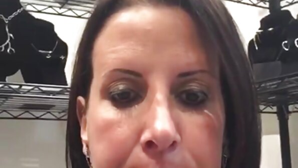 ਭਰਮਾਉਣ ਵਾਲੀ MILF ਕਾਰਲਾ ਕੁਸ਼ ਨੂੰ ਉਸਦੇ ਆਦਮੀ ਦੁਆਰਾ ਭਰਮਾਇਆ ਗਿਆ ਹੈ