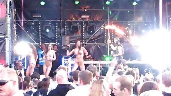 Wunderbarer Sex mit einer Stieftochter und einer Stiefmutter