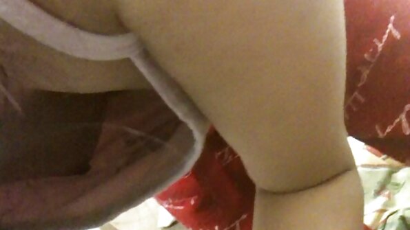 Die vollbusige Mama Nicolette Shea fickt ihren Sohn unter der Dusche