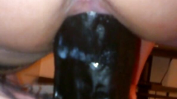 Die vollbusige Latina Shay Evans hat Spaß mit einem tätowierten Typen