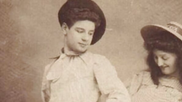 Mexikanische MILF lutscht einen Schwanz, bevor sie eine Gesichtsbehandlung bekommt