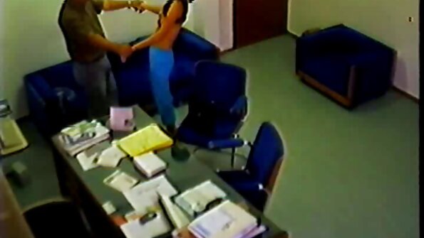 Blondhaarige Mama fickt ihren jungen Masseur