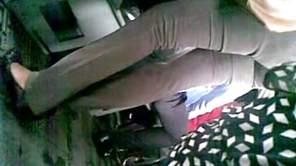 ਕਾਮੁਕ ਸੁਨਹਿਰੀ ਬੇਲੇ ਕਲੇਅਰ ਦਾ ਇੱਕ ਭਾਵੁਕ ਸੈਕਸ ਸੈਸ਼ਨ ਹੈ