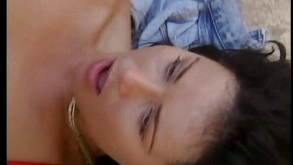 Cougar-Lehrerin Jaclyn Taylor hat Spaß mit einer Schülerin