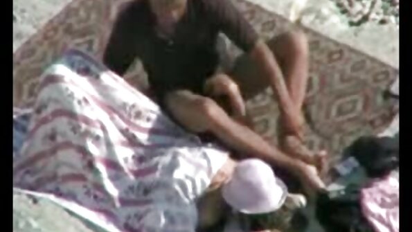 Blonde MILF Nicole Aniston wird in den Arsch gefickt