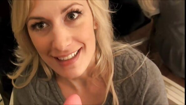 Gorgeous MILF ਡਾਇਨਾ ਡੌਲ ਇਕੱਠੇ ਦੋ cocks ਨੂੰ ਸੰਭਾਲਦਾ ਹੈ