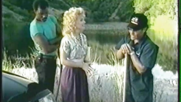 ਐਸ਼ਲੇ ਗ੍ਰਾਹਮ ਸੱਜੇ ਉਸ ਦੇ ਮੀਟ ਚੂਤ ਵਿੱਚ fucked ਹੈ