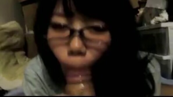 Gamer Gurl Jynx Maze wird auf einer Couch gefickt