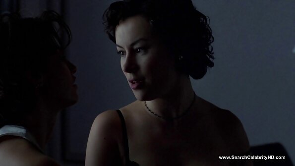 MILF ਅਤੇ ਇੱਕ ਗੋਰੀ ਕਿਸ਼ੋਰ ਇੱਕ MFF ਵਿੱਚ ਬਹੁਤ ਮਸਤੀ ਕਰਦੇ ਹਨ